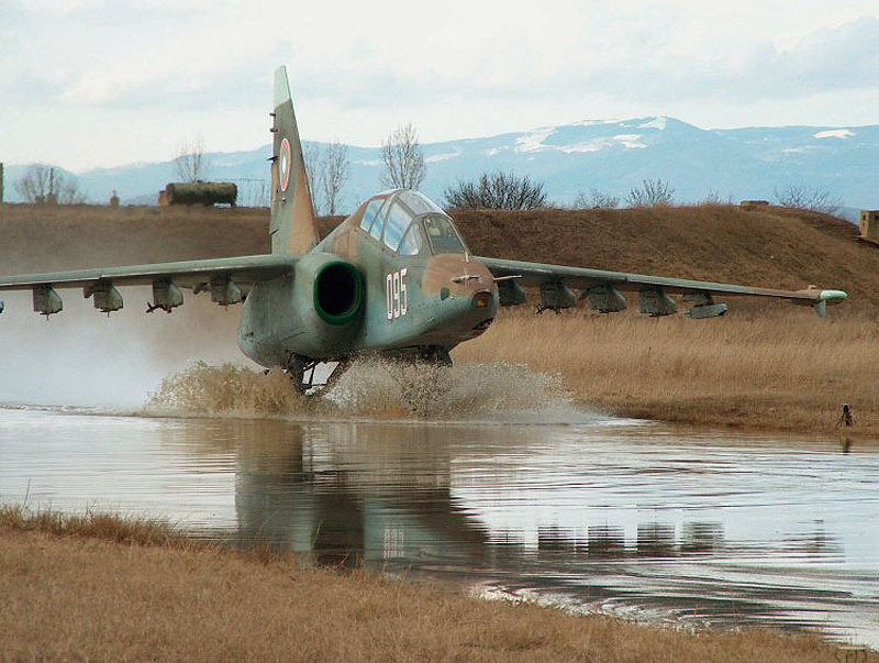 Грач против Бородавочника. Штурмовики Су-25 и А-10 - взгляд из окопа - Су-25, a-10, Авиация, Штуромовики, Видео, Длиннопост