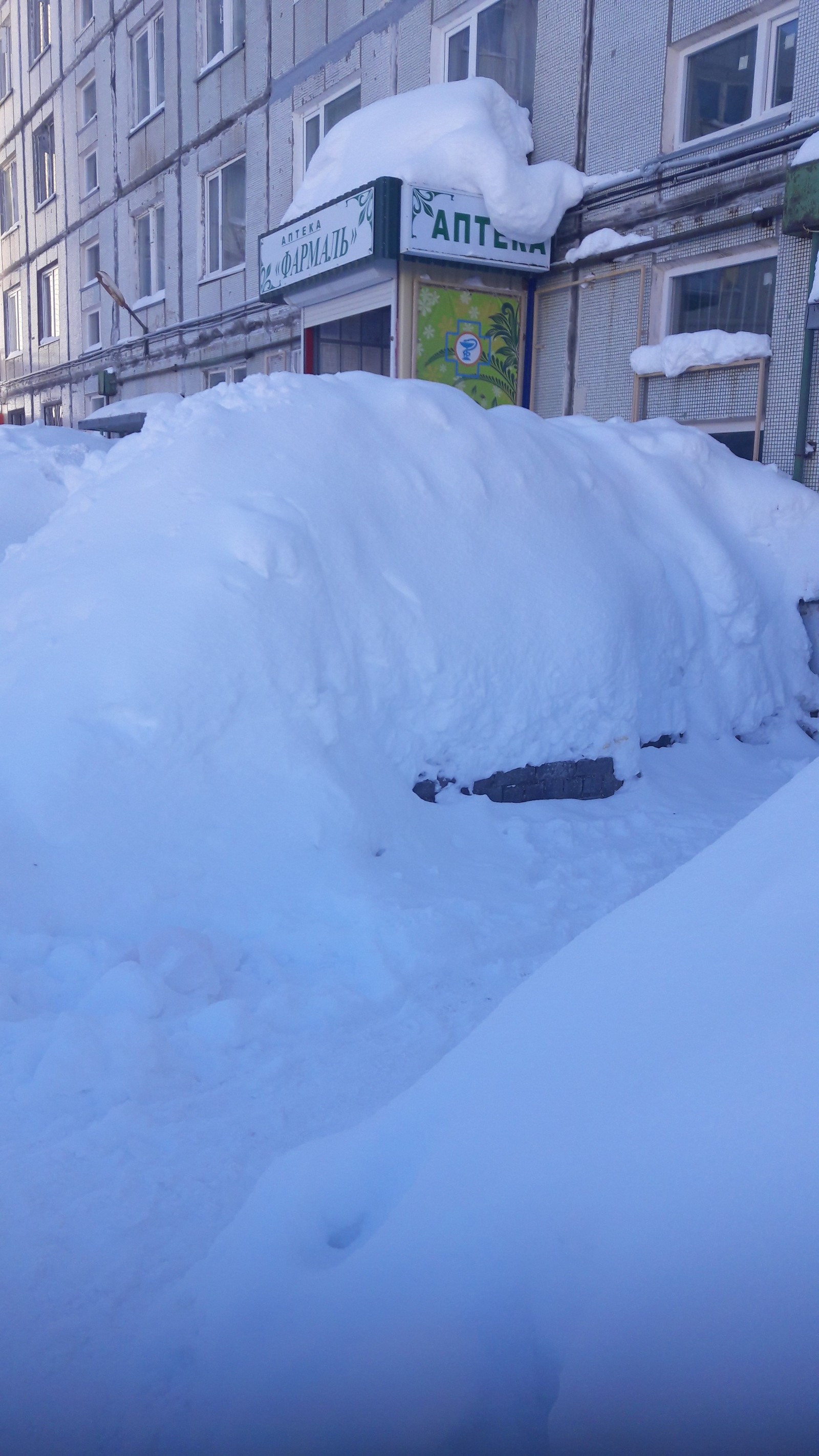 What are you doing, April!? - My, April, Murmansk region, Snowdrift, Snow