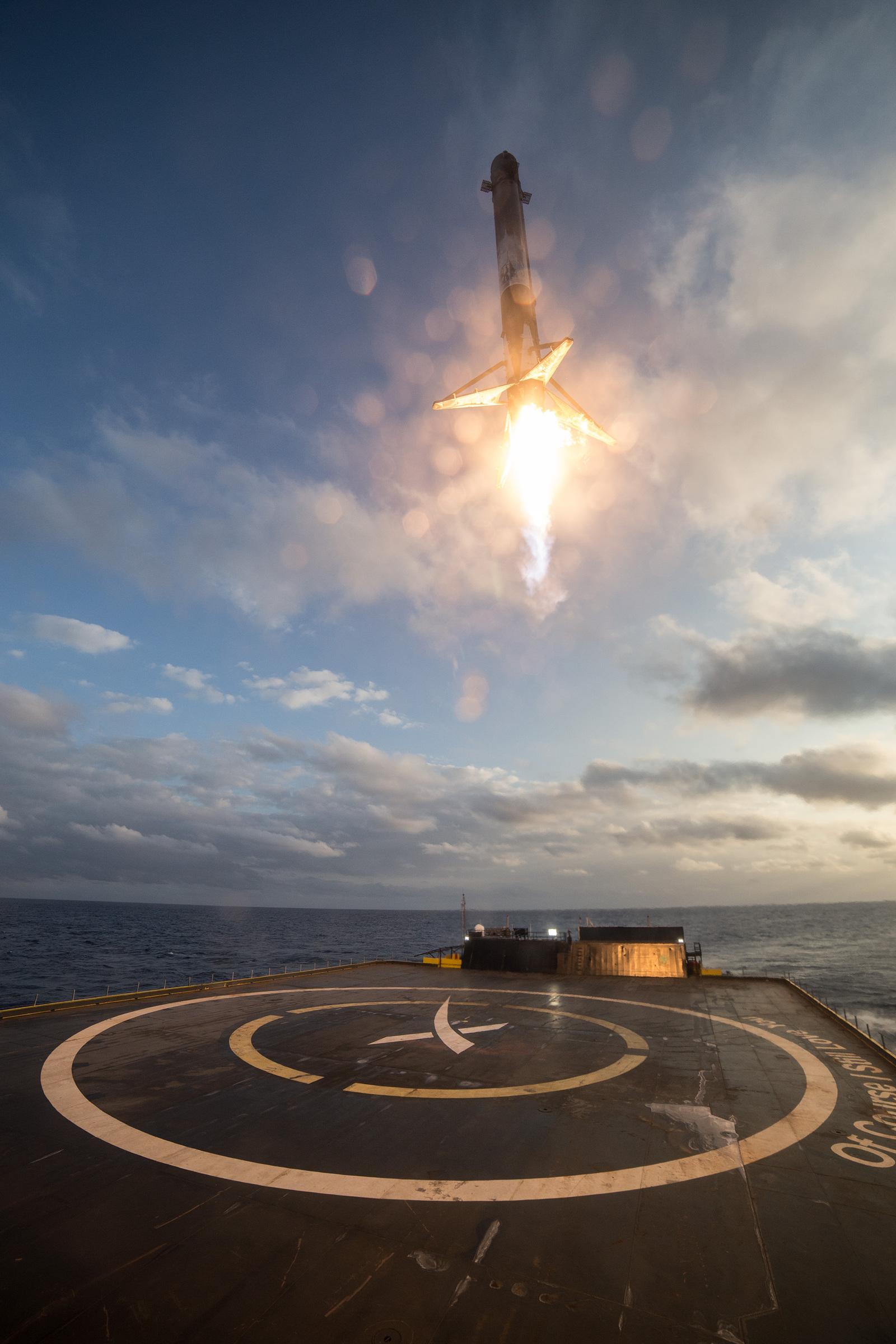 Falcon 9 first stage re-landing photo - The photo, Spacex, Falcon 9, Landing, Rocket, Space, Technologies, The science, Longpost