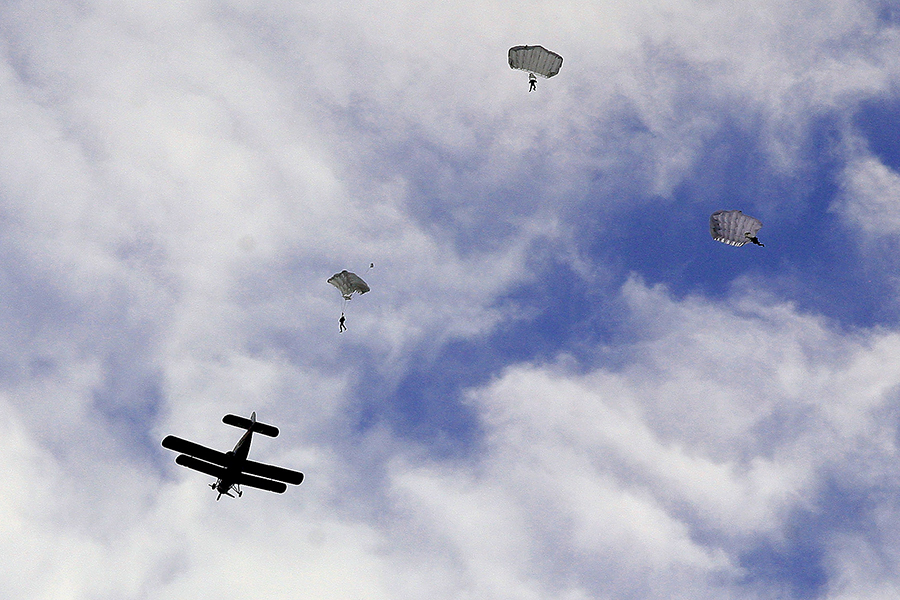 Not confused - Republic of Belarus, Heroism, Landing, Parachute