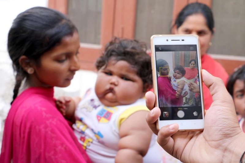 8-month-old girl weighs 17 kilograms, and continues to get fat - Children, Parents, Fatty, Excess weight, Upbringing, India, Girl, Food, Longpost