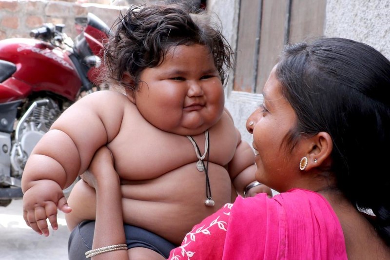 8-month-old girl weighs 17 kilograms, and continues to get fat - Children, Parents, Fatty, Excess weight, Upbringing, India, Girl, Food, Longpost