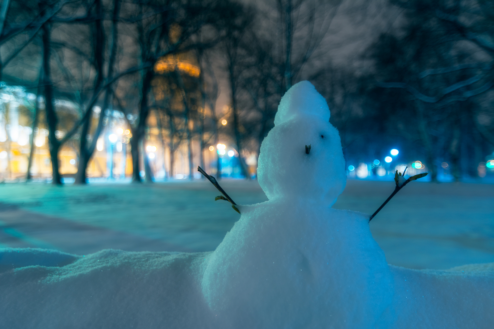 Стану снегом. Снег в апреле СПБ.