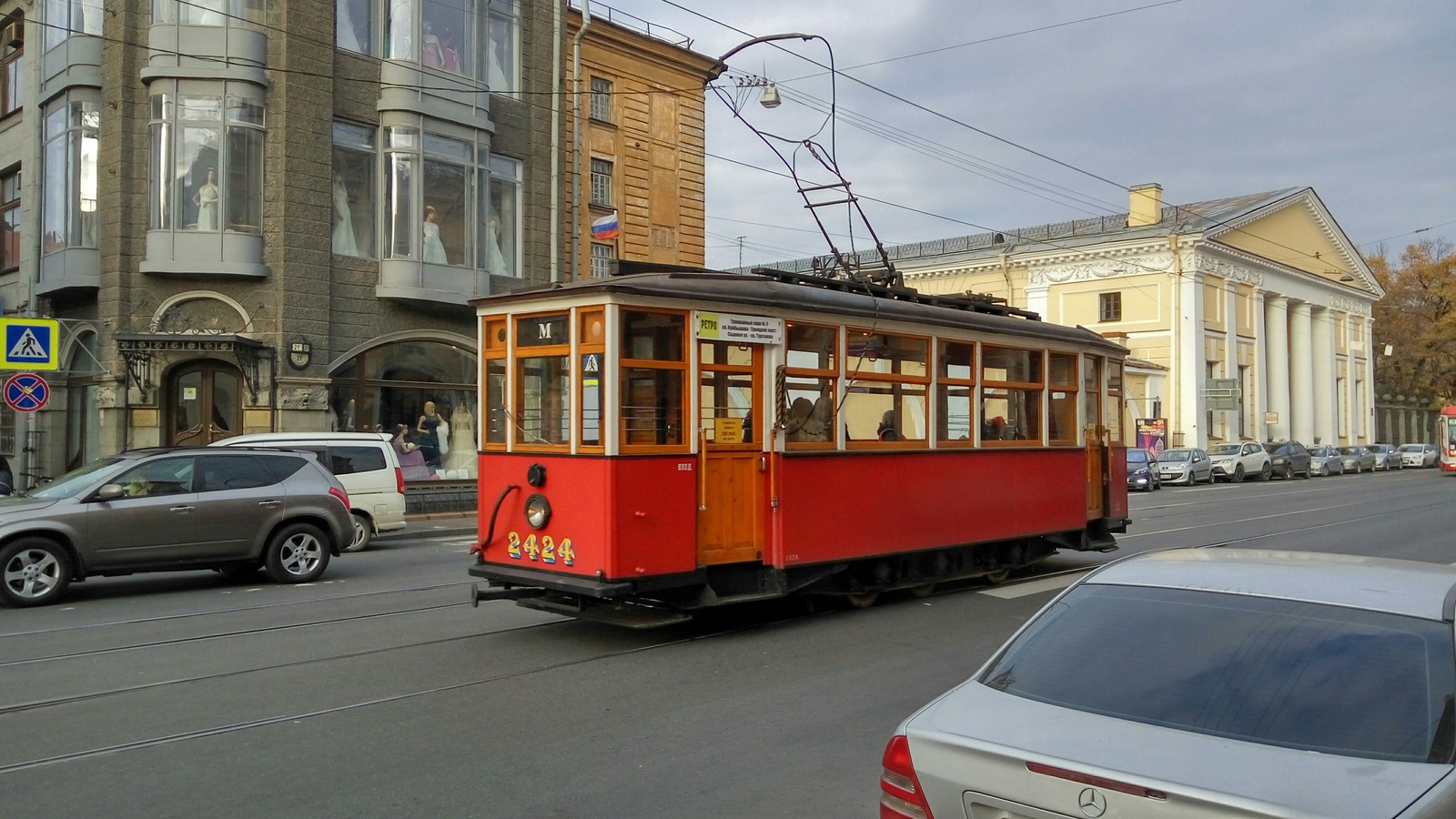 Walk. St. Petersburg. October 23, 2016. - My, Saint Petersburg, Trolleybus, Palace Square, Xiaomi, Autumn, Fountain, Longpost