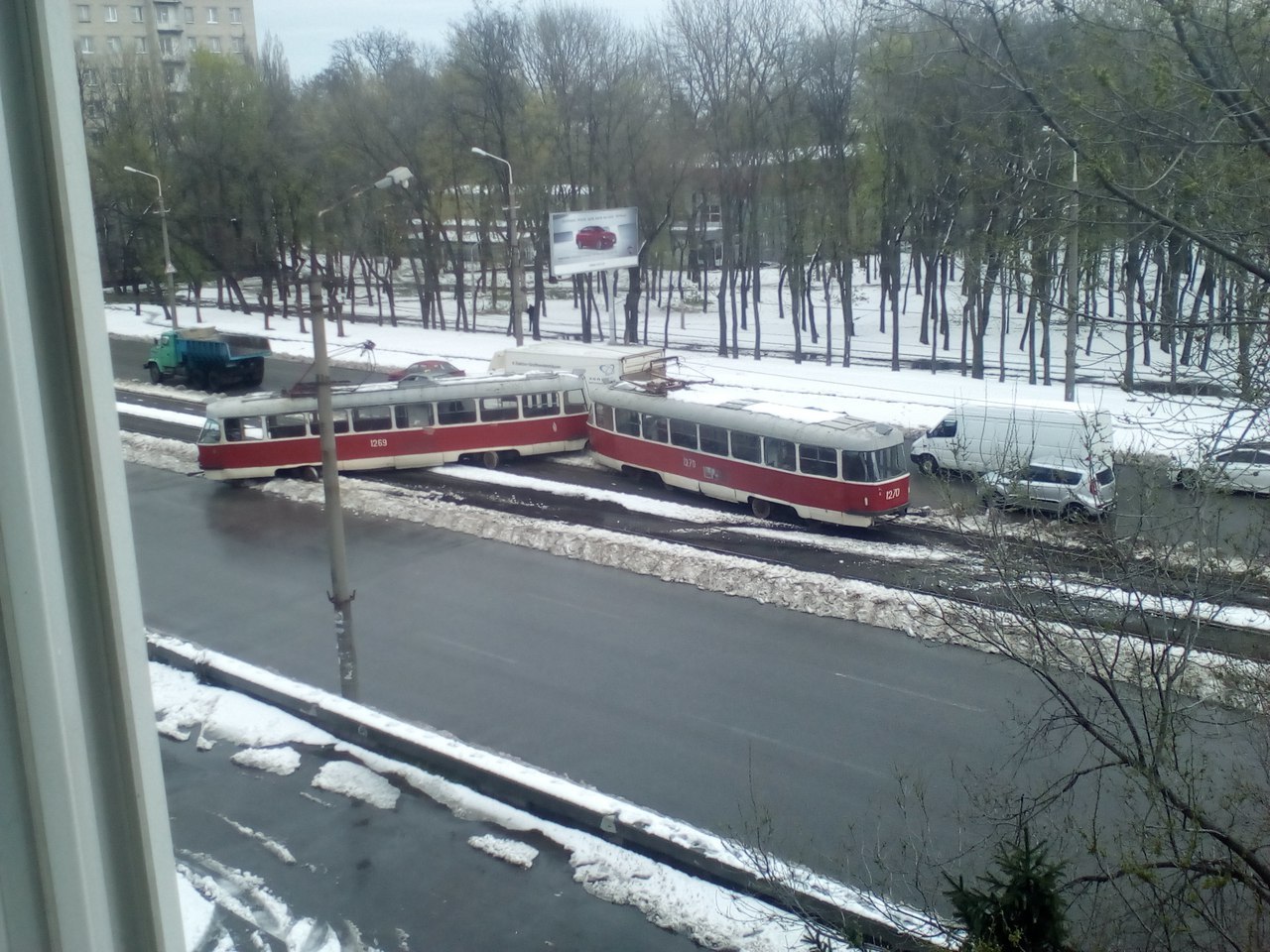 Went out to smoke - My, Tram, Derailed, Dnieper