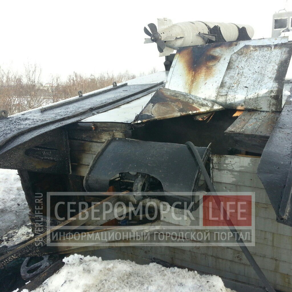 В Североморске неизвестные подожгли памятник - деревянный катер ТКА-12 - Память, Поджог, Длиннопост