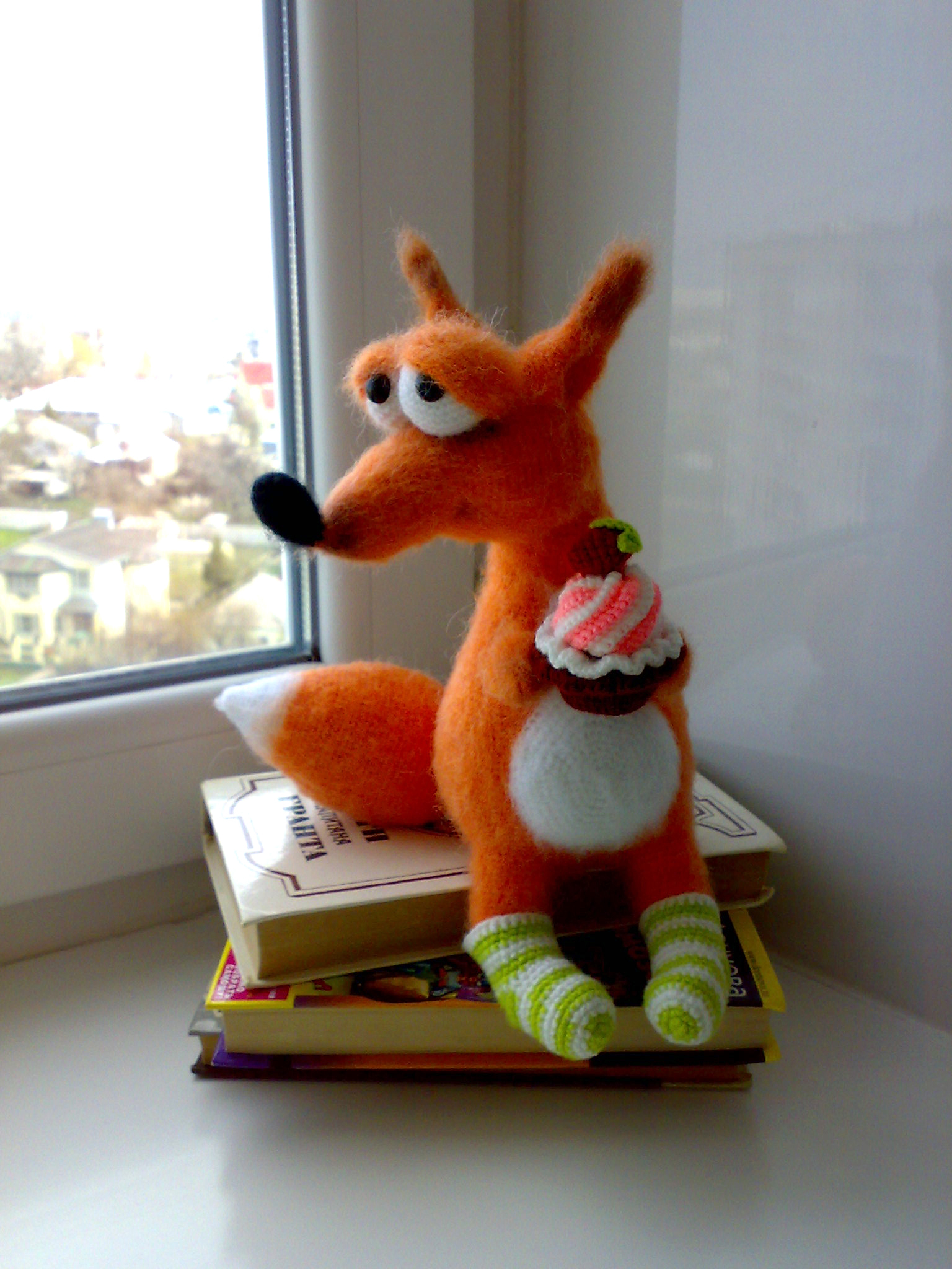 Thoughtful knitted fox with a cake - My, Knitting, Needlework, Needlework without process, Toys, Longpost