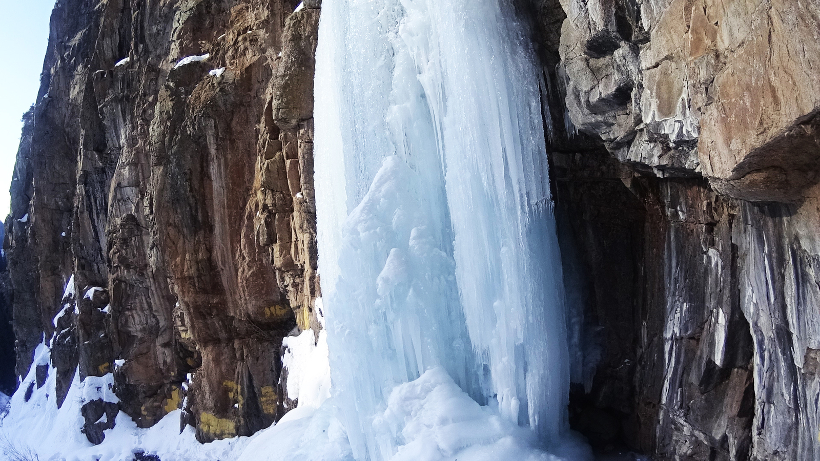 Frozen Butakovsky waterfall. Photos taken on different days. - My, Waterfall, Ice, Almaty, , , Winter, Travels, Longpost