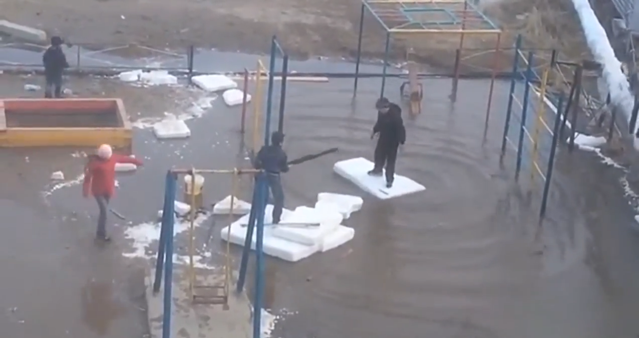 Children and a puddle in Yakutsk - Yakutsk, Children, Puddle, Playground, Video