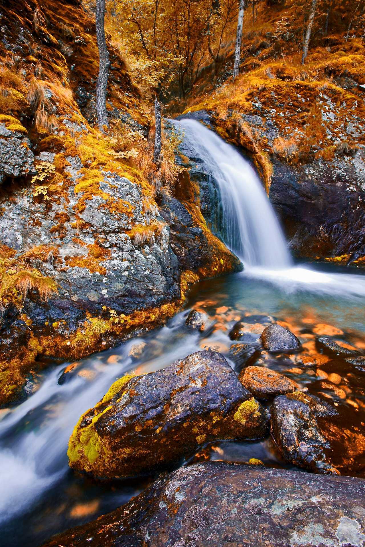 Water down the flying post. - The photo, Waterfall, The mountains, The rocks, Nature, Longpost