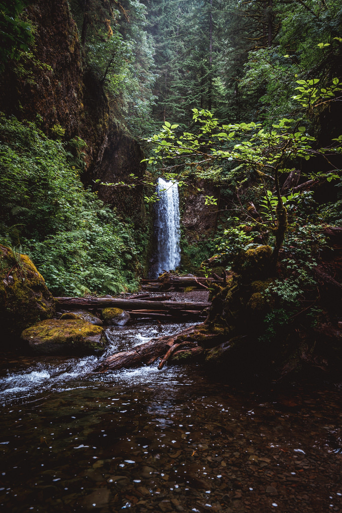 Water down the flying post. - The photo, Waterfall, The mountains, The rocks, Nature, Longpost