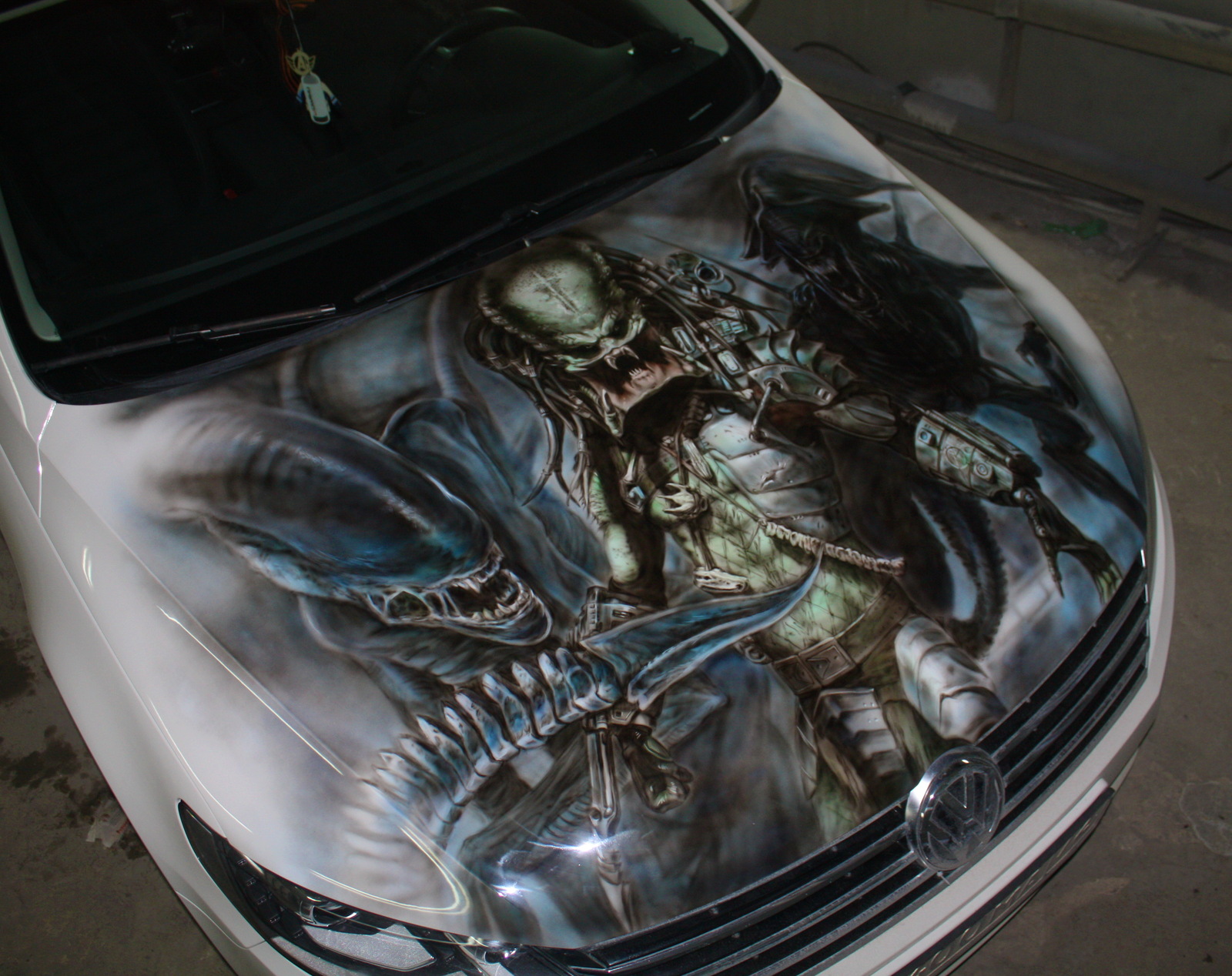 Airbrush Alien vs. Predator on the hood of the Volkswagen Passat - My, Avp, Airbrushing, Airbrushing72, Tyumen, Tyumenaero, Tyumenaero, Volkswagen, Volkswagen passat, Longpost, Alien vs. Predator