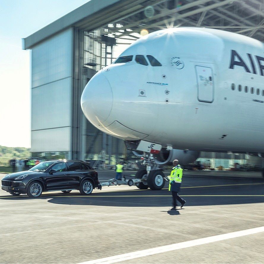 Porsche продолжает удивлять! - Porsche, Porsche Cayenne, Airbus A380, Рекорд, Книга рекордов Гиннесса, Видео, Длиннопост