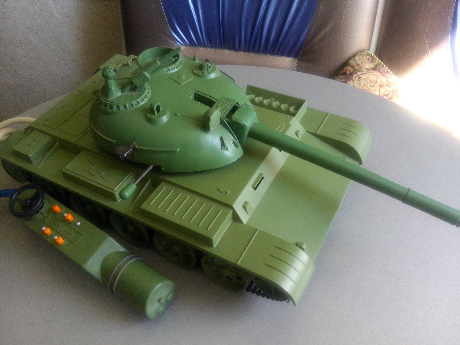 Купить стреляющий танк. Танк т 80 игрушка. Танк т80 игрушка Советский. Игрушка танк т 34 СССР. Игрушка танк 80-х.