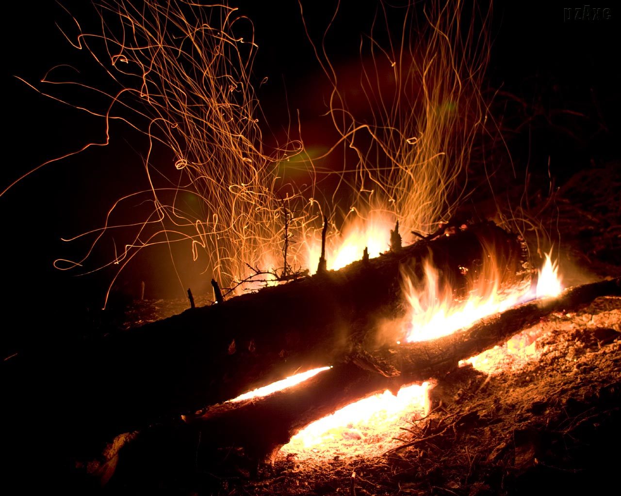 Очаг пожара. Фон огонь природа. Огненные посты фото. Пост огонь. Огненные узоры.