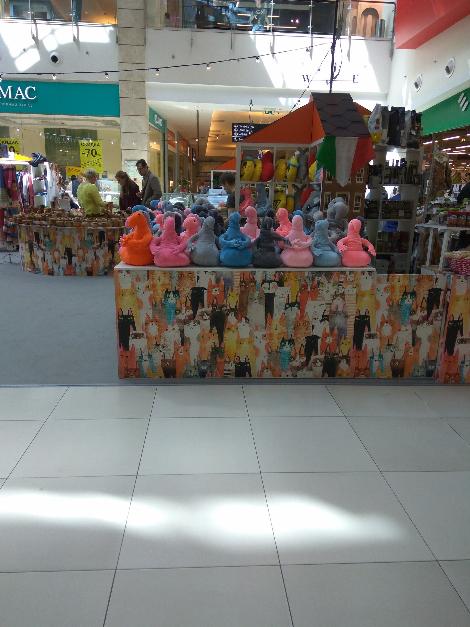 Zhdun went beyond Pikabu, became popular and multiplied - My, Zhdun, Shopping center, Soft toy