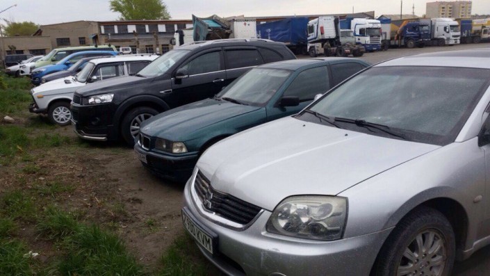 Cars of Kostanay residents were painted along with the fence of the parking lot - Kazakhstan, Kostanay, Longpost