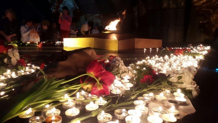 Memorial of Glory in Ust-Kamenogorsk lit up by thousands of lights - Kazakhstan, Ust-Kamenogorsk, May 9, Longpost, May 9 - Victory Day