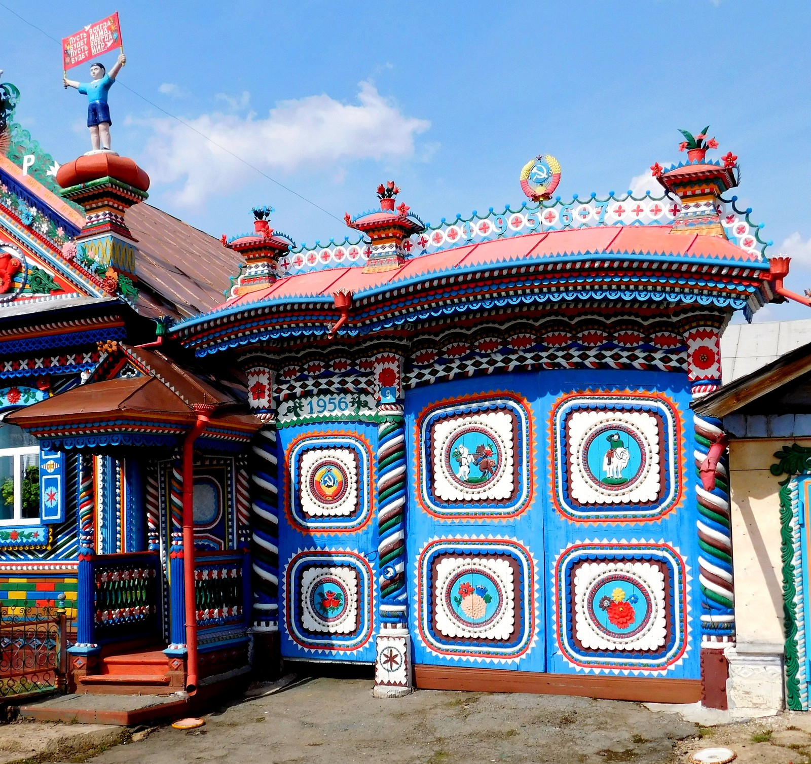 House of the blacksmith Kirillov. - My, , , Ural, Wooden architecture, Naive Art, Longpost