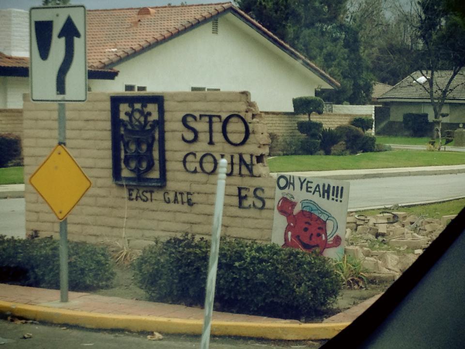 Идеальный креатив, под разрушенную стену - Oh Yeah, Стена, Kool-Aid