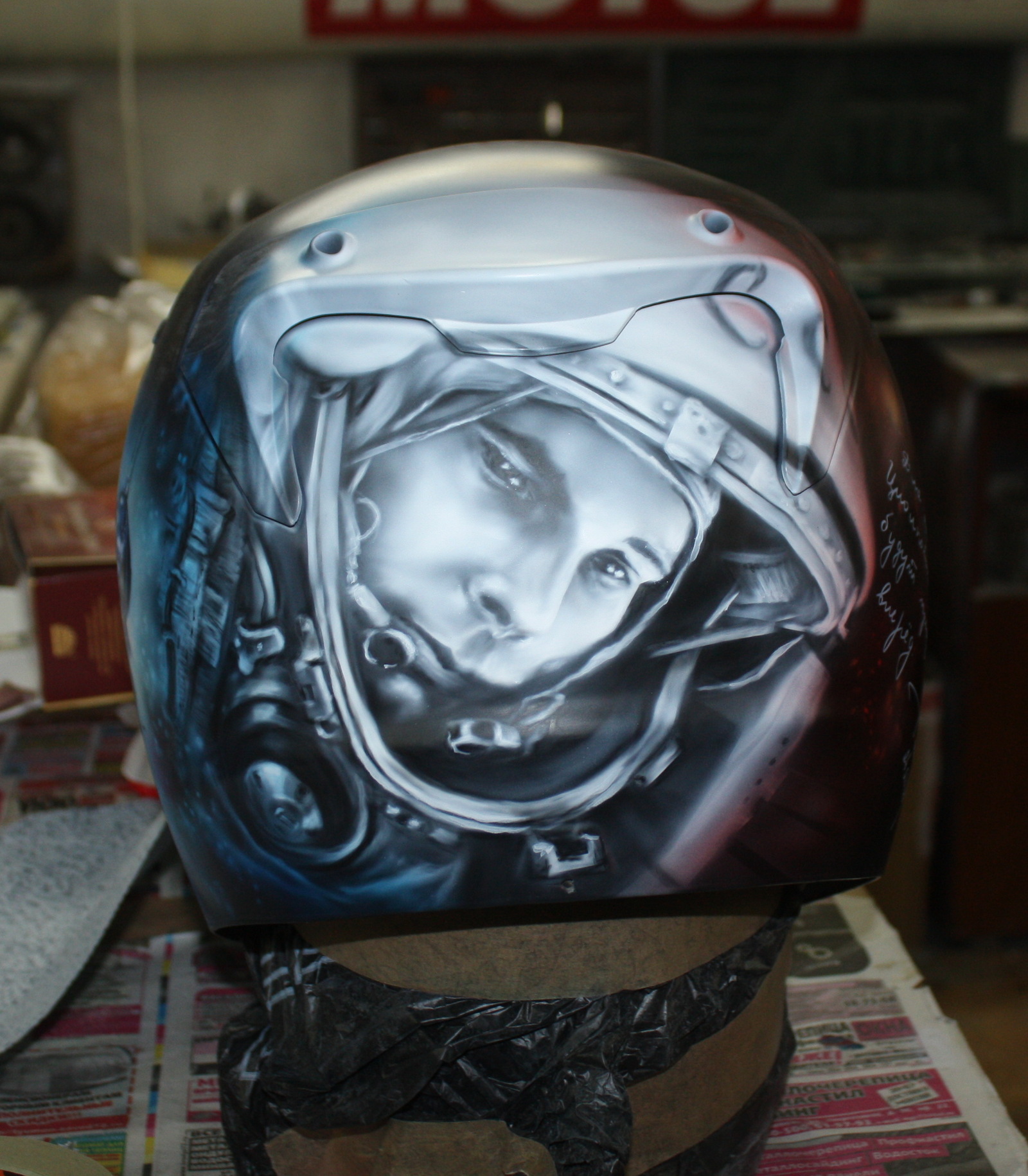 Airbrushing on HJC motorcycle helmet. - My, Airbrushing, Airbrushing on the helmet, Yuri Gagarin, Airbrushing72, Tyumen, Tyumenaero, Tyumenaero, Longpost