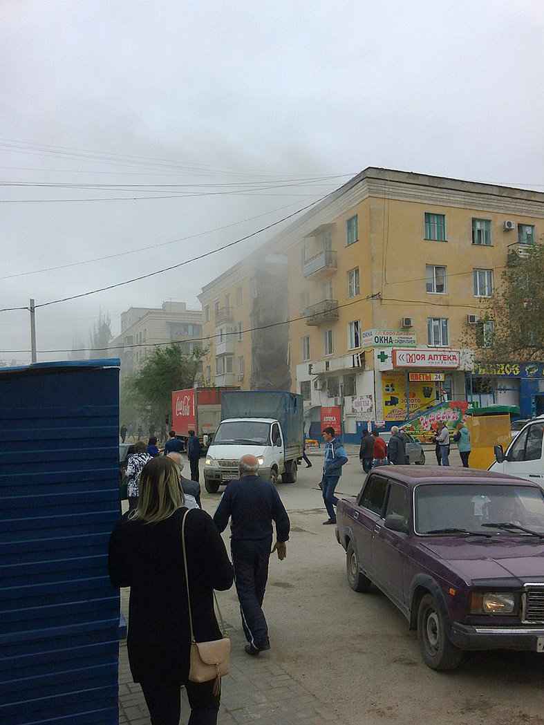 В жилом доме в Волгограде взорвался газ, обрушился подъезд | Пикабу