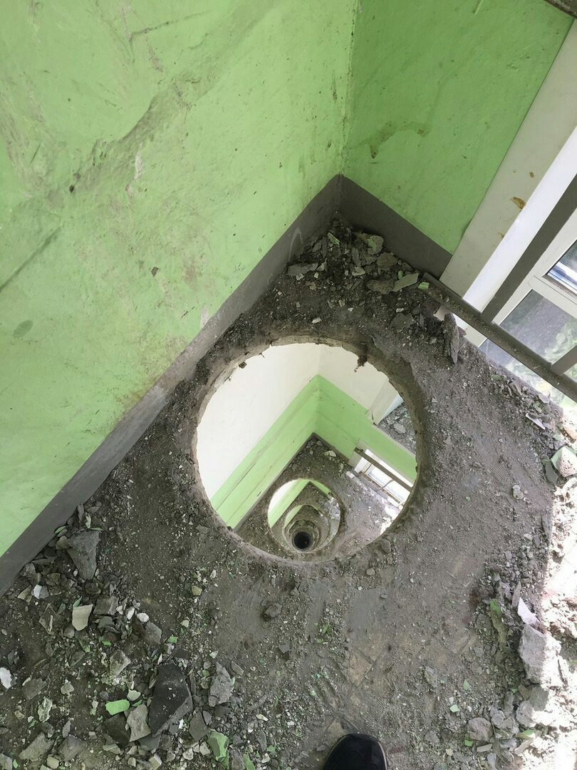 Almost perfect robbery or overhaul in Russian - Garbage chute, Moscow, Perfect crime, Longpost