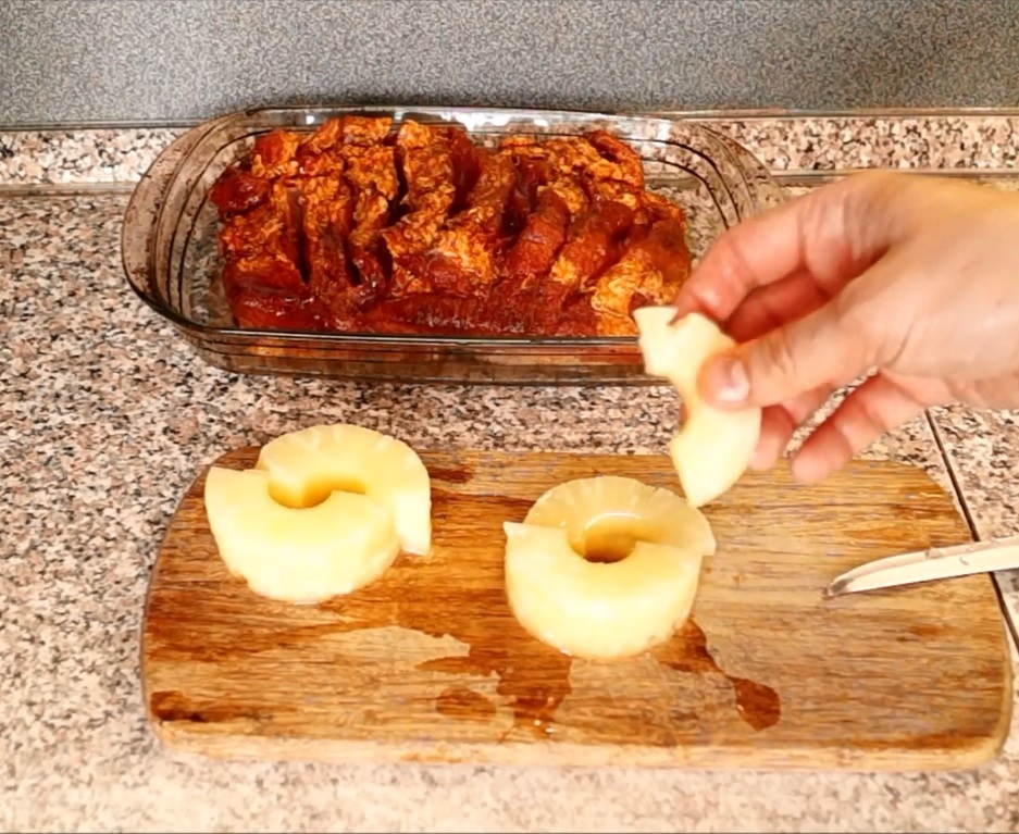 Pork baked in pineapple. Classic! - My, Food, Recipe, Cooking, Meat, Cook at home, Spices, Video recipe, Video, Longpost