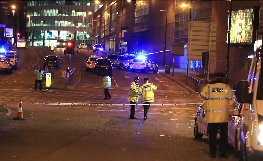 Explosion at Manchester concert kills dozens, injures hundreds - Explosion, Ariana Grande, England, Manchester, Terrorist attack, Video, Longpost