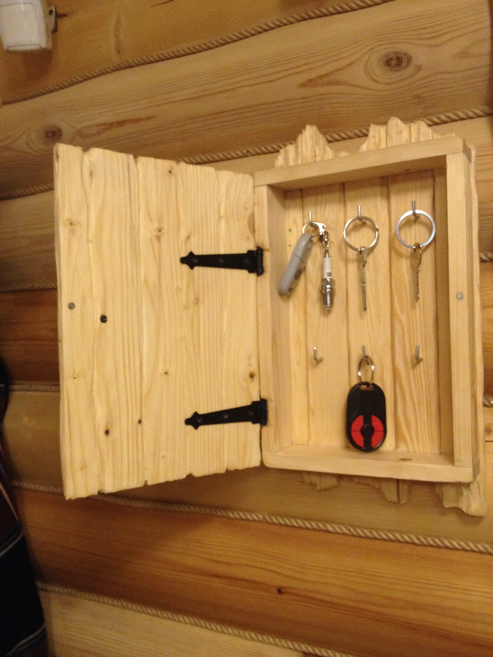 Ящик для ключей из дерева