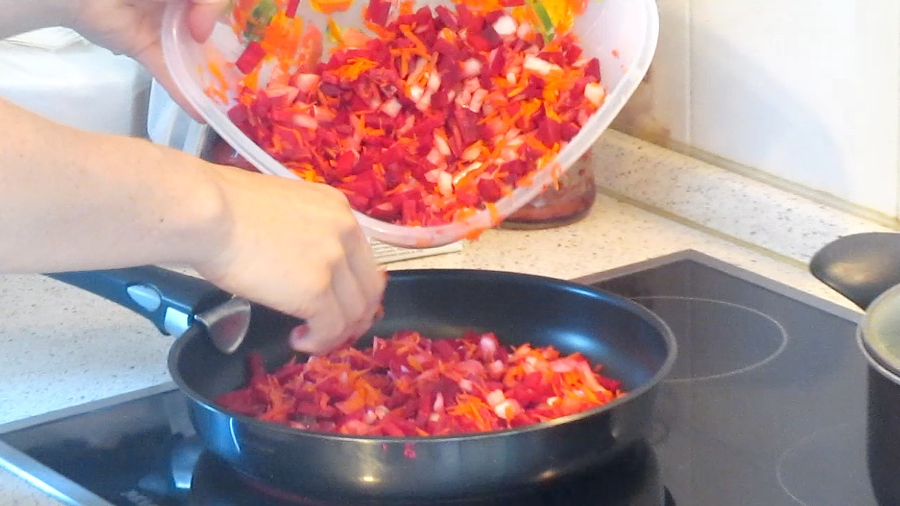 001. Our favorite borscht - My, Rumkin, , Borsch, First meal, Soup, , Yummy, Longpost, Video