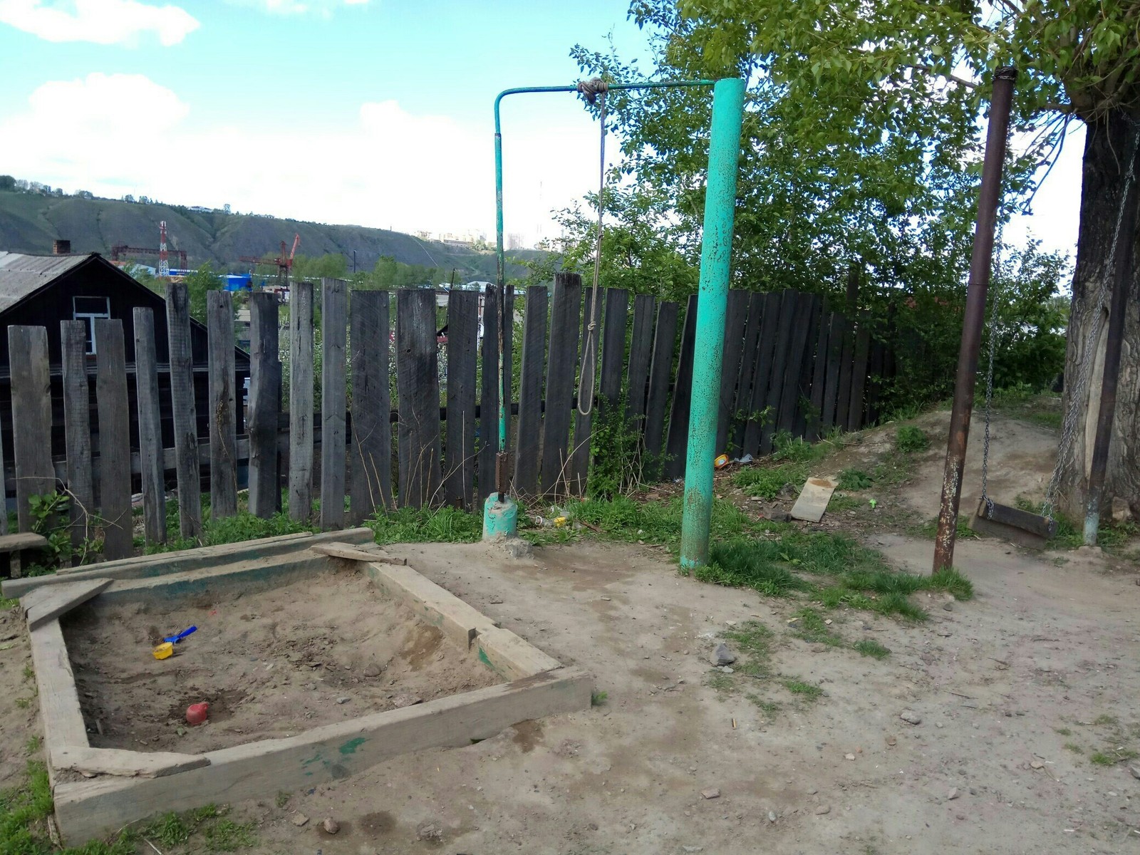 Krasnoyarsk, playground on Vesyolaya street - Playground, Krasnoyarsk, Gallows