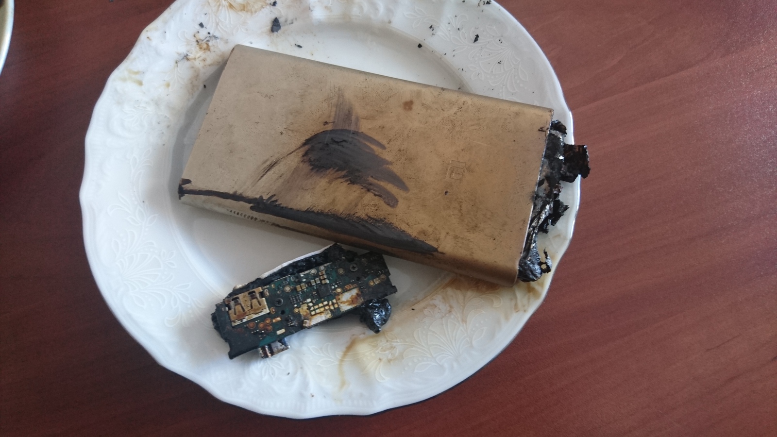 Xiaomi Powerbank 10000 mAh exploded. - My, Xiaomi, Powerbank, Explosion