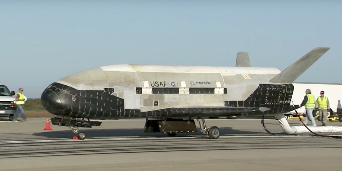 Falcon 9 will be used to launch the X-37B into orbit. - Spacex, Space, Booster Rocket, Elon Musk, x-37b, Falcon 9, ribbon