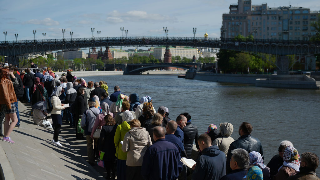 The line to the relics of St. Nicholas the Wonderworker reached the metro station Sportivnaya - news, ROC, Queue, Relics, Miracle, Question