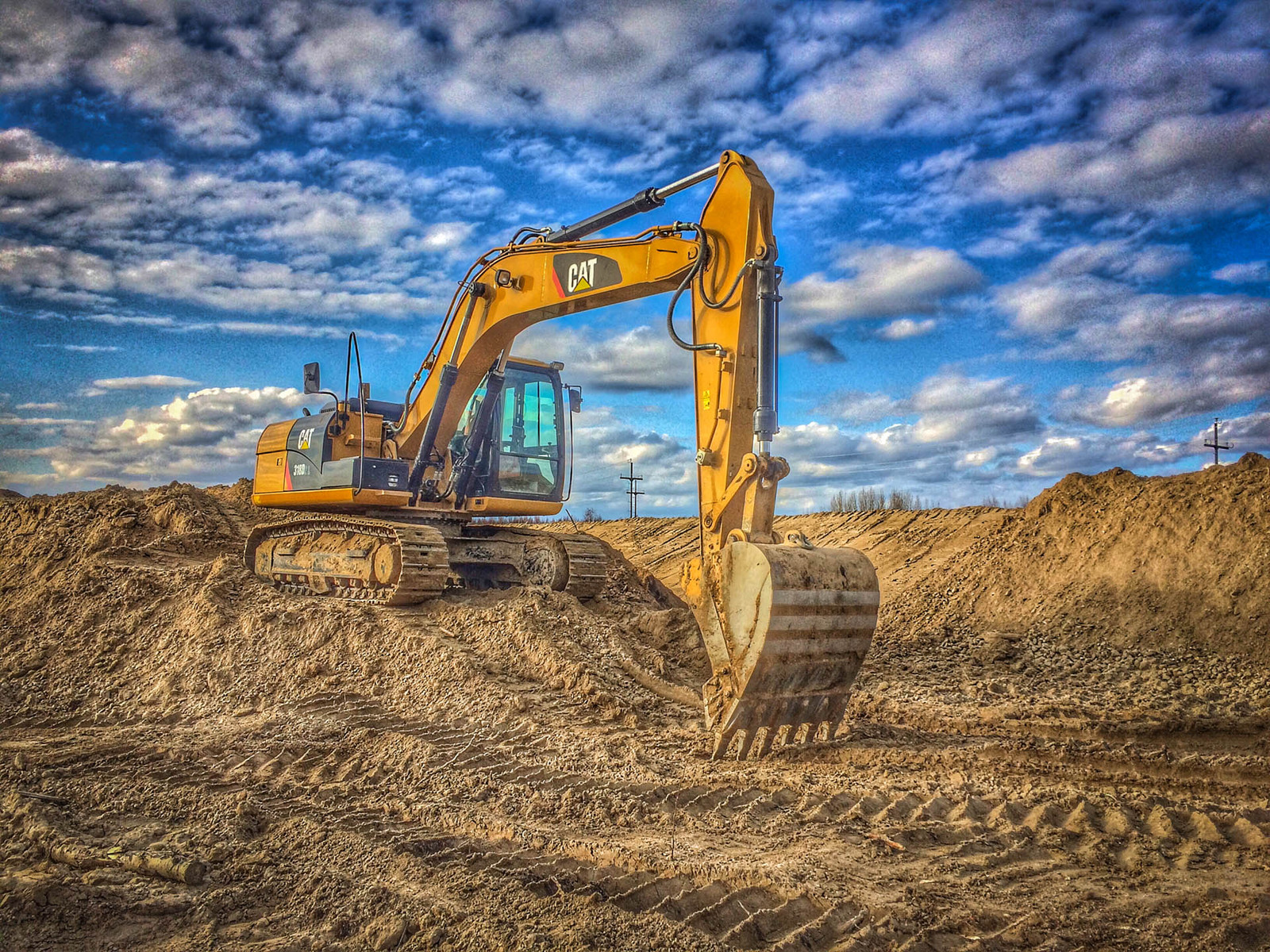 Everyday life of a tractor driver. - My, Work, Excavator, Caterpillar, North, Longpost