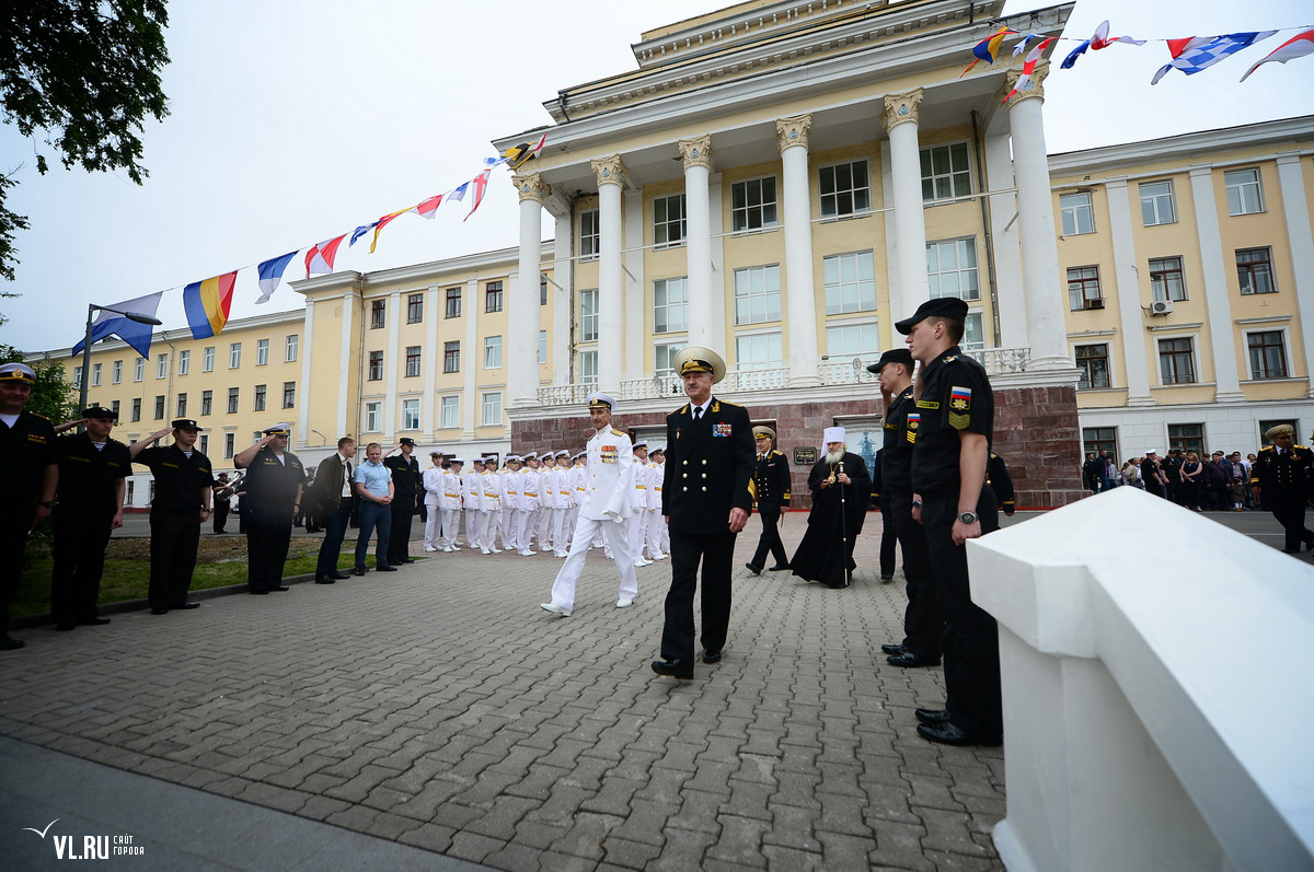 Выпускникам ТОВВМУ вручили кортики и дипломы - ВМФ, Флот, Выпускной, Владивосток, Длиннопост