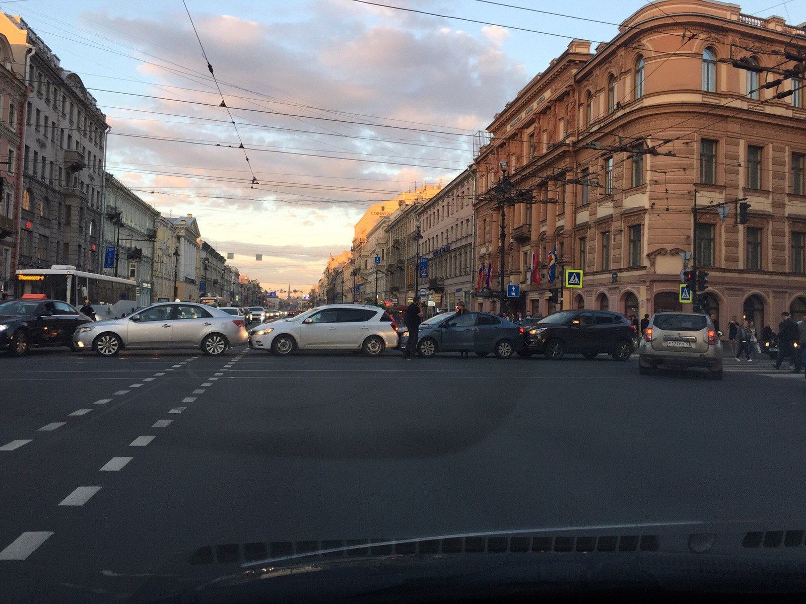 Несанкционированное перекрытие Невского проспекта в СПб! - Авария, Невский проспект