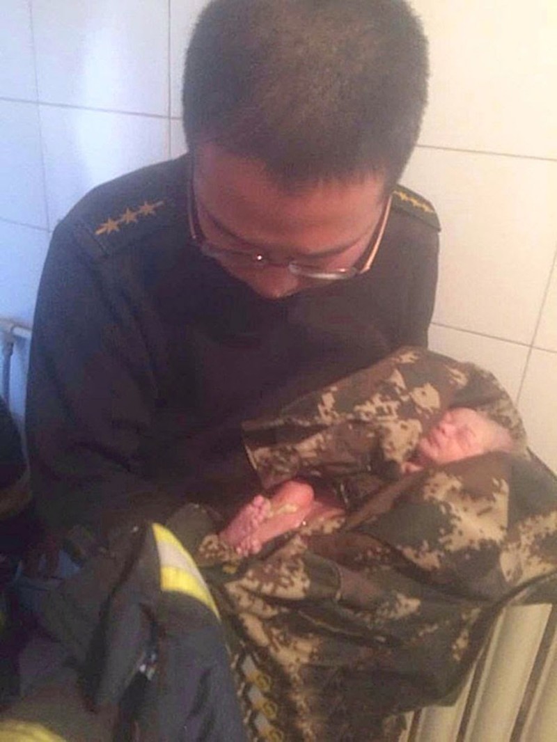 2019 год - 9 месяцев она скрывала, что беременна. Потом женщина родила в туалете, смыв младенца в унитаз 2019 год