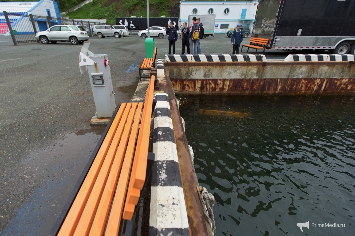 Vandals drowned a new bench in Vladivostok and bragged about it on social networks - Vladivostok, Children, Idiocy, Vandalism