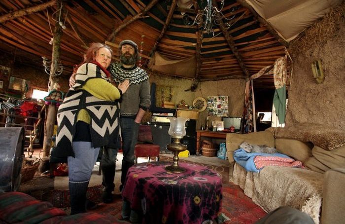 UK couple evicted from eco-friendly home in the woods - Great Britain, England, House, Environmentally friendly materials, Lodging, House in the woods, Not mine, From the network, Longpost