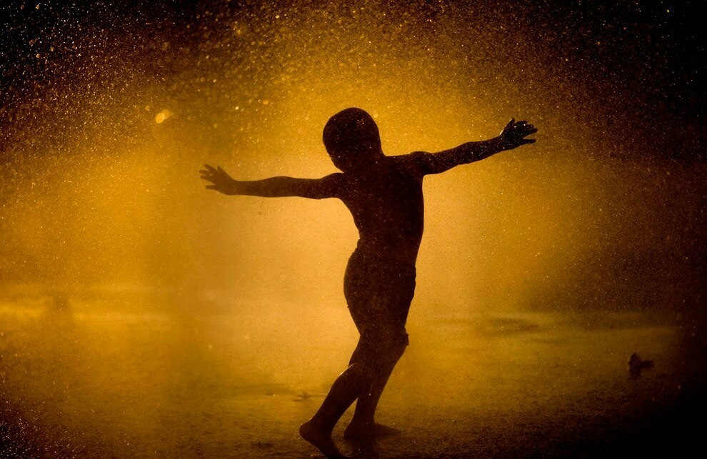 The soul went to dance - Person, Rain, Dancing, The photo, Shadow