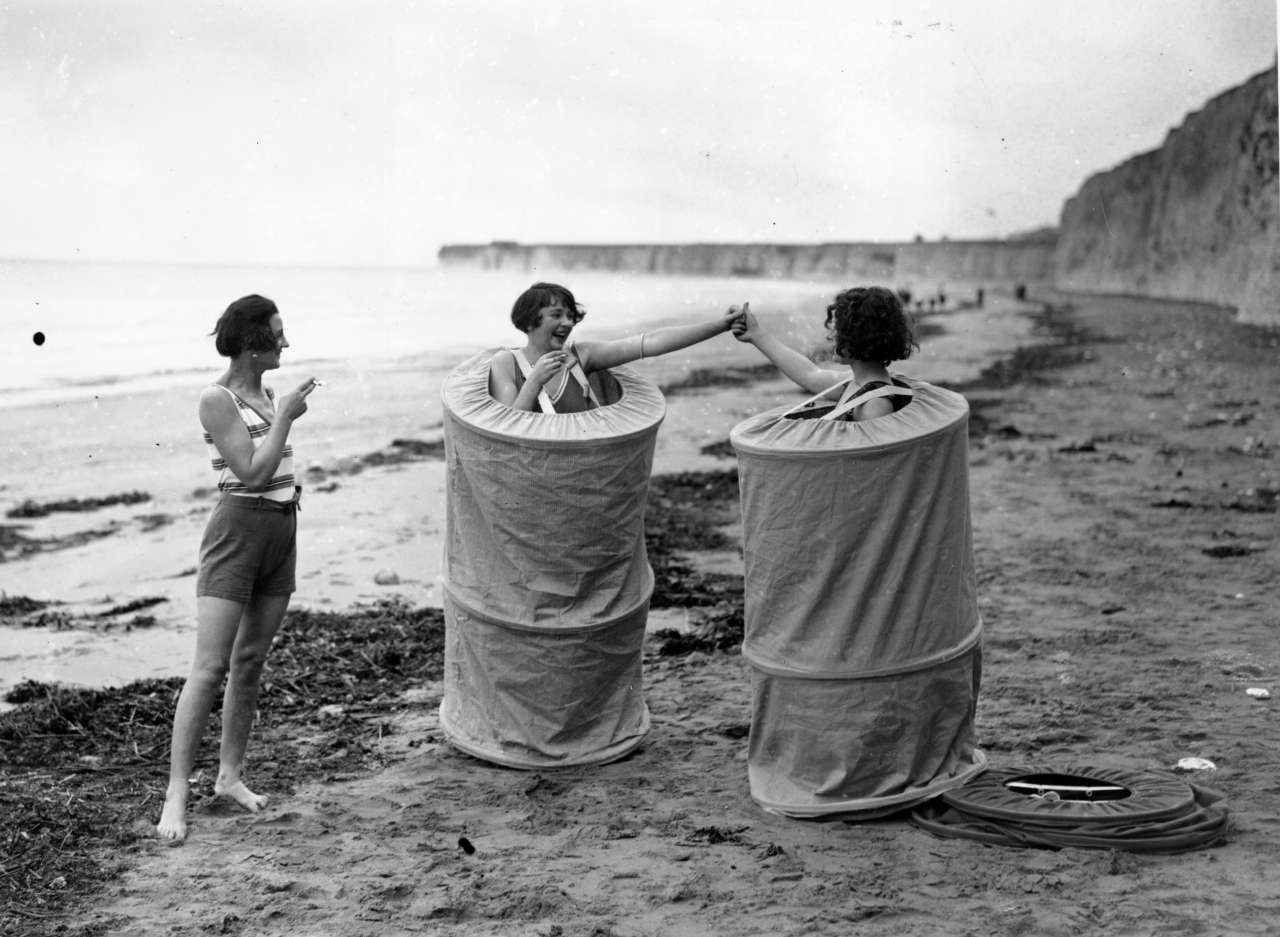 Startup idea - Beach season, Startup, Cubicle, Dressing room