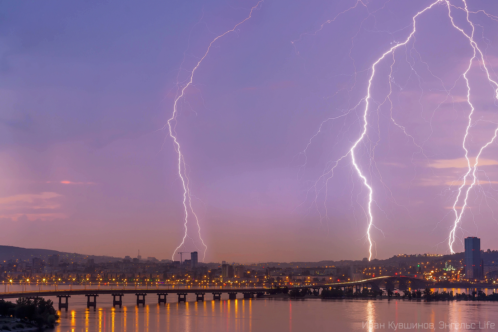 Thunderstorm over Saratov - My, Engels city, Saratov, Thunderstorm, Lightning, Volga, Bridge, Sunset, Volga river