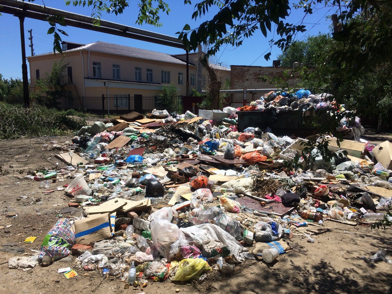 In Astrakhan they do not take out garbage - Astrakhan, Garbage, Longpost