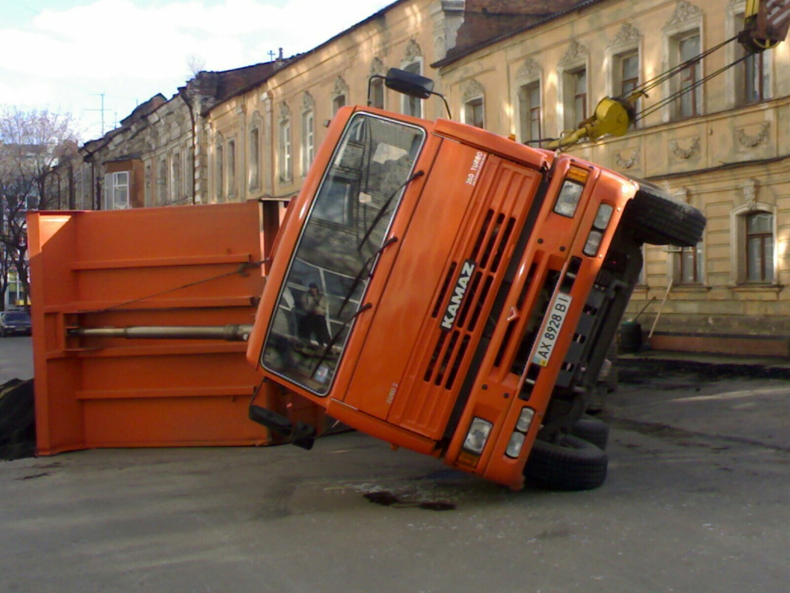 Высыпал асфальт... - Моё, Камаз, Бывает