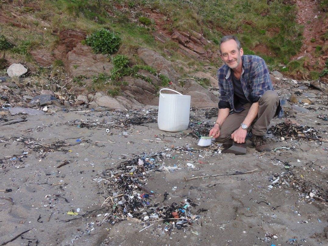 Rob Arnold - collected 35 bags of garbage and sorted it. It turned out pretty interesting. - The photo, Longpost, Garbage, Beach, Bags, Interesting