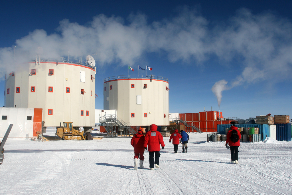 Antarctic buildings - My, Antarctica, Building, Chatting in Internet, , Longpost, 