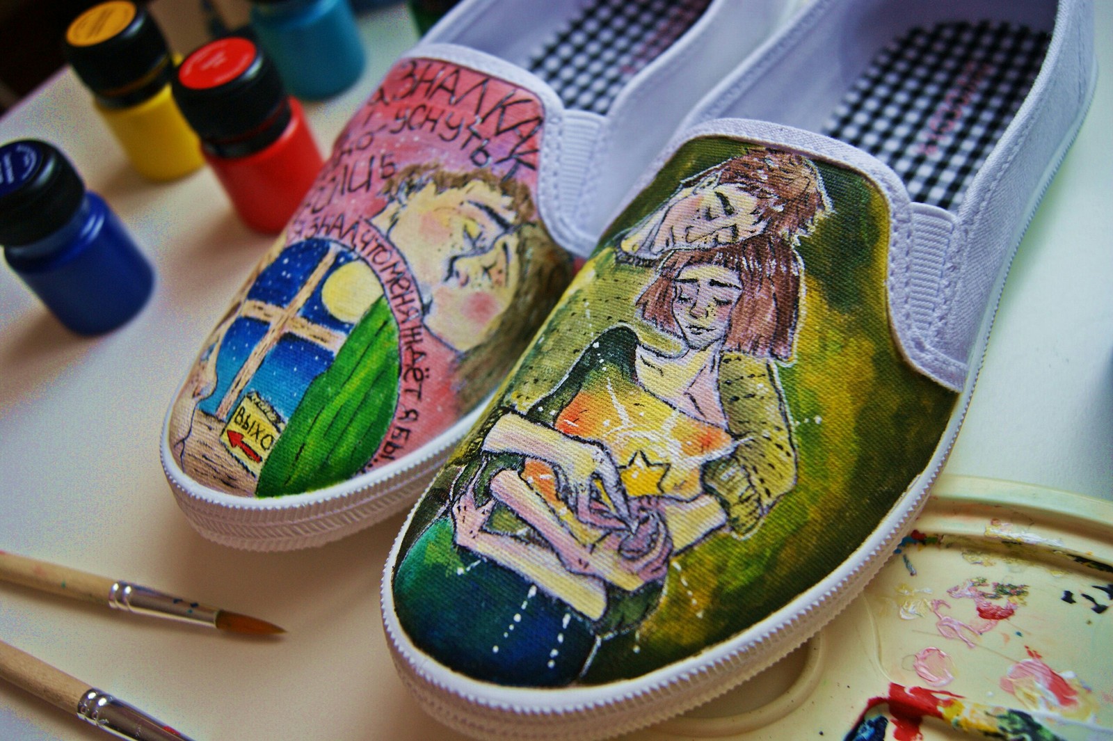 Slippers-Two do not sleep (according to the illustrations of the artist Green Light Bulb) - My, Needlework without process, Shoes, Painting on fabric, Painting, Spleen, Drawing, Acrylic, Longpost