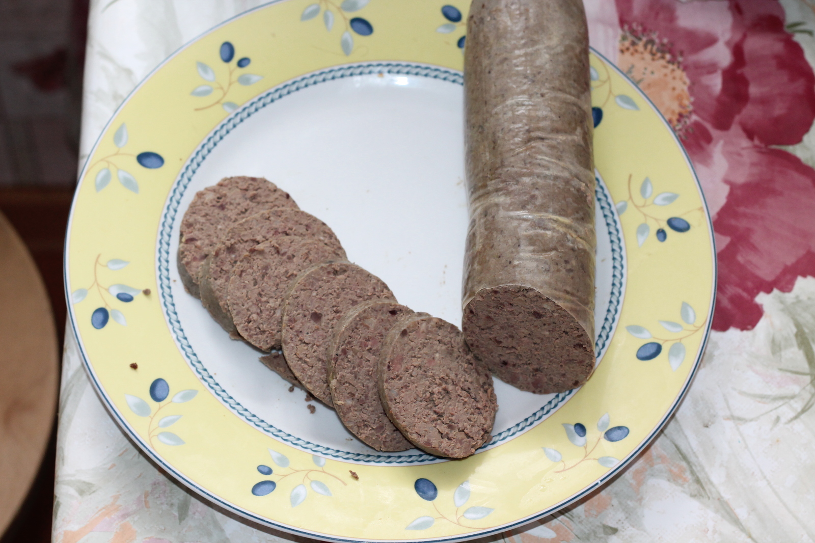 Как готовить стримбух начиненный желудок ливером. Рецепт домашнего ливера. Фарш из ливера. Рецепт домашнего ливера. Ливерная колбаса домашняя.